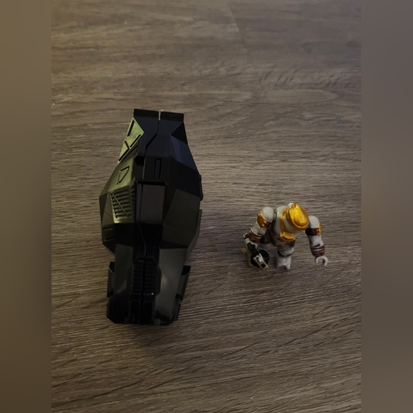 Mega Bloks Halo Pod with Halo Figure - Picture 2 of 6